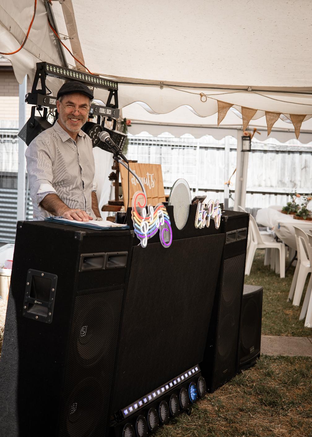 Frequently asked questions about Paul Pritsis the Wedding DJ